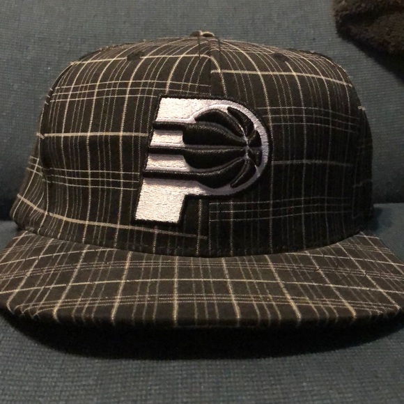 Indiana Pacers Black & White NBA 47’ twins FlexFit - Picture 1 of 3